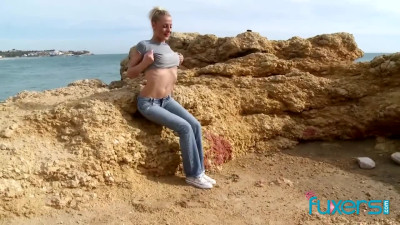 Sexy blonde mommy fucks the ocean cliff 