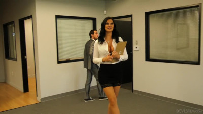 Jasmine Jae's big MILF tits bounce at the office when fucked by the boss