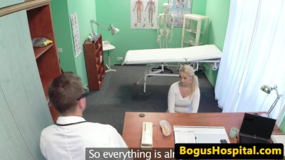 Light-haired newbie patient pussyfucked by medical practitioner