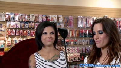 Bonnie Rotten and Gia Dimarco inked femdoms sucking peeping tom's schlong 