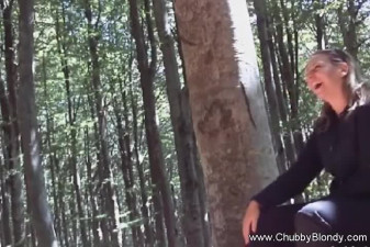 Blonde amateur sucks dick in the forest before sex