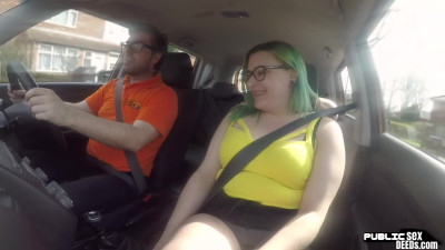 Huge butt cutie pounded in car by driving tutor