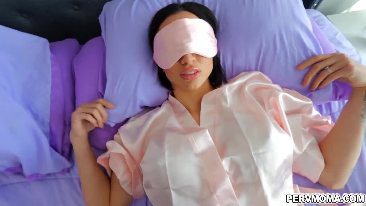 Blindfolded stepmom Blaire getting her pussy fingered Free Porn Videos | ePornHot.